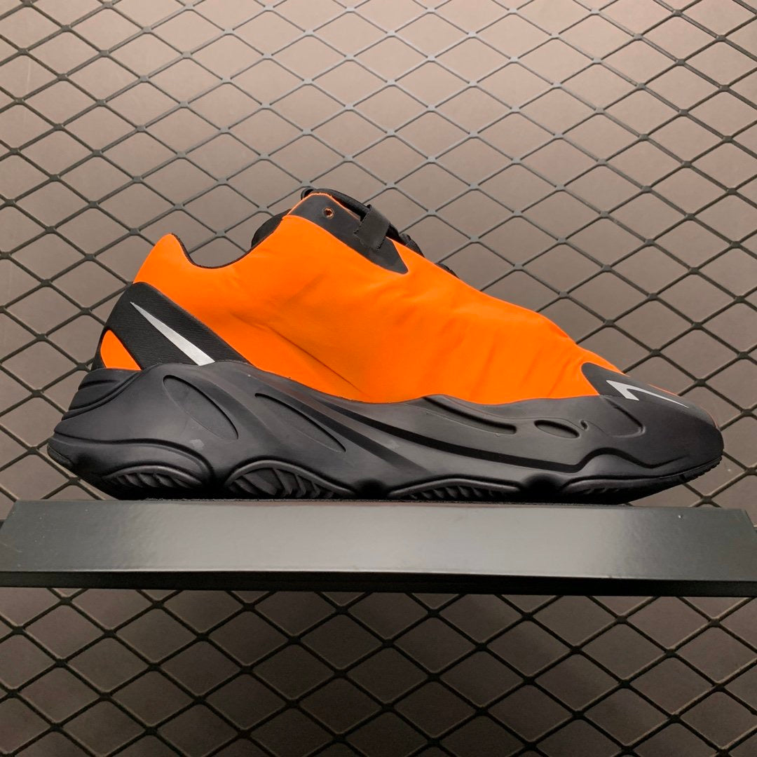 Boost 700 MNVN Orange