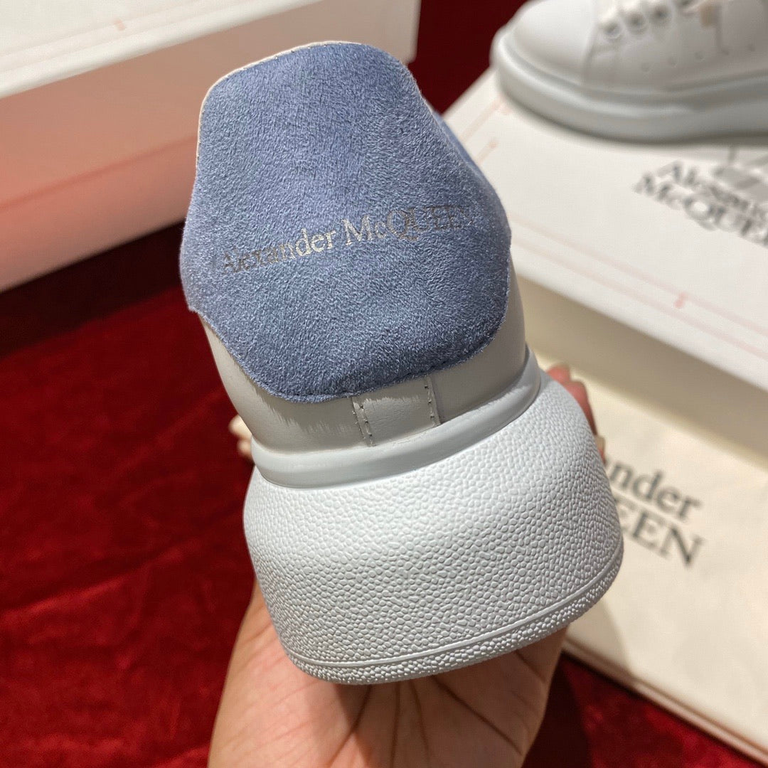 AMQ Oversized Baby blue