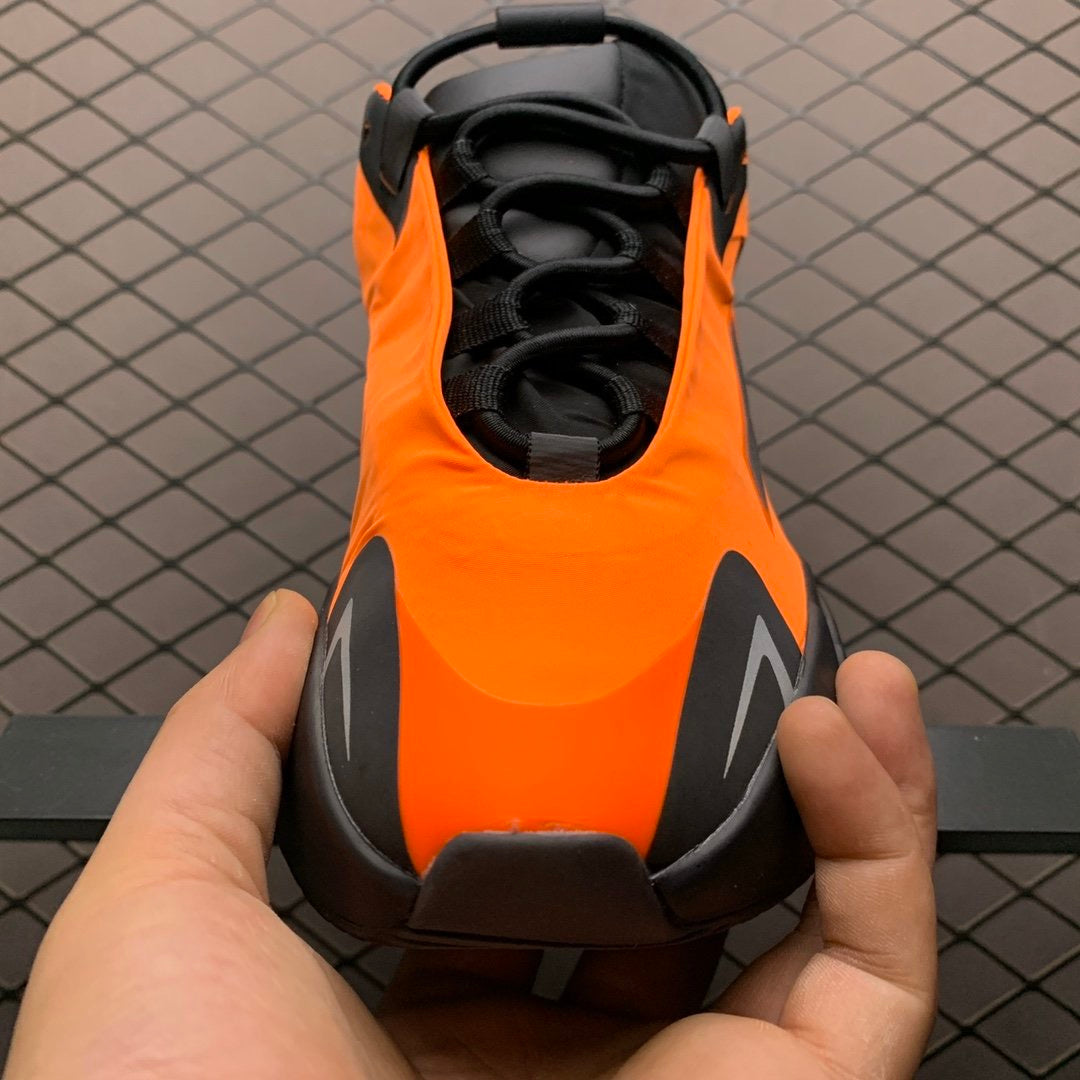Boost 700 MNVN Orange