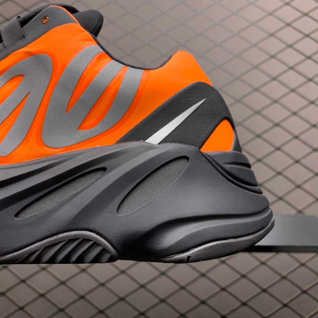 Boost 700 MNVN Orange