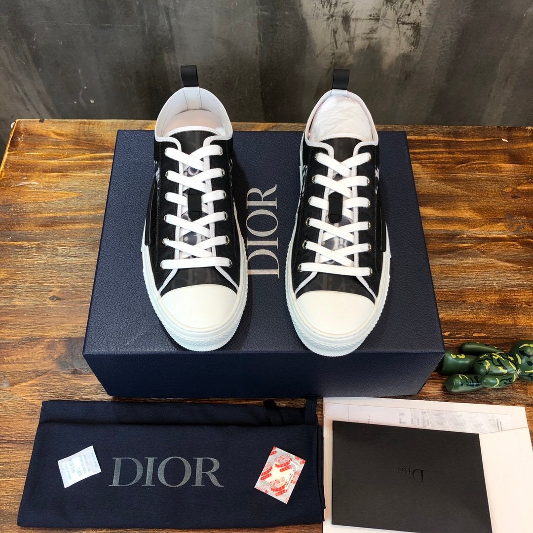 CD B23 Low Black White Oblique