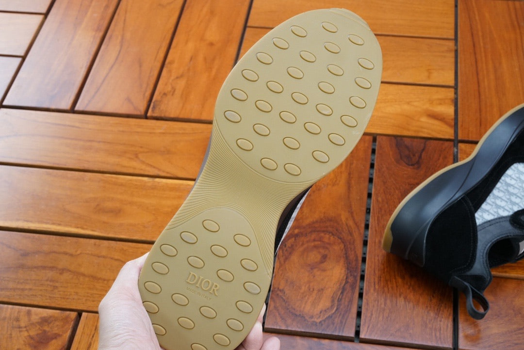 CD B25 Runner Black Oblique Suede