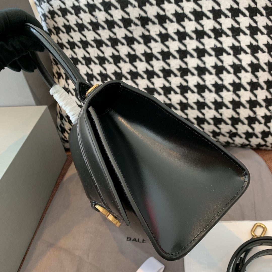 Hourglass Top Handle